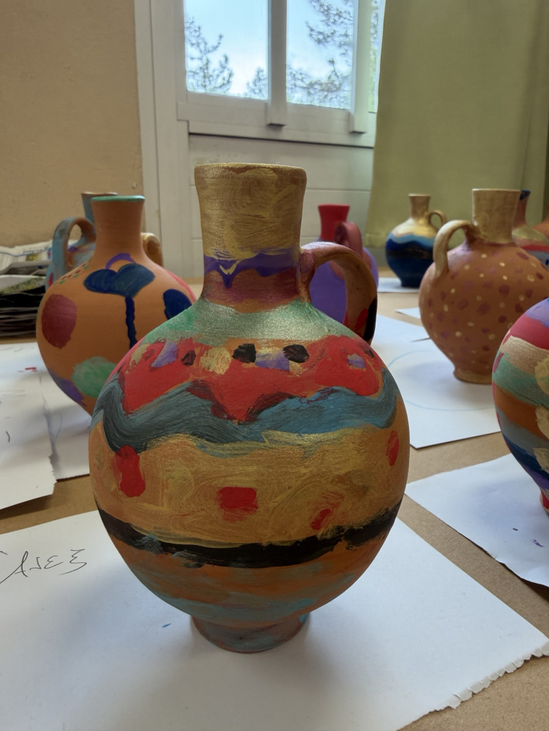 Οι κερκυραϊκές στάμνες που ζωγράφισαν τα παιδιά - Πασχαλιάτικο αεράκι σε Κερκυραϊκό καντούνι